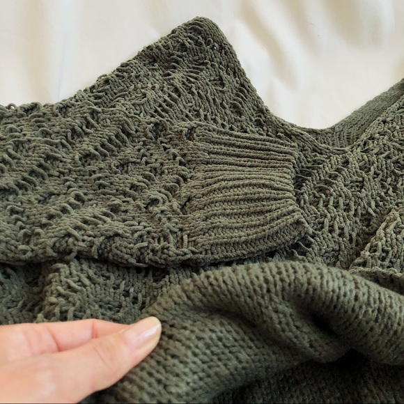 The Cropped Sweater - Picture 9 of 9